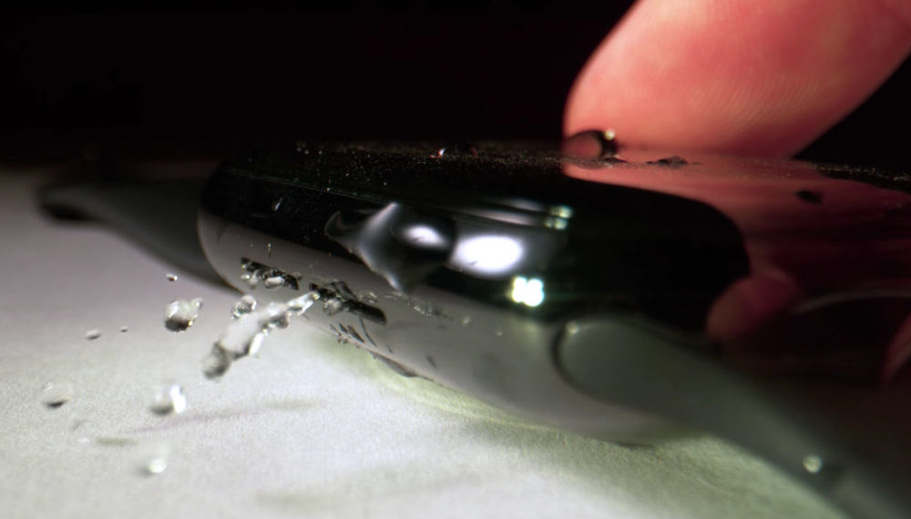 Slow Motion Footage Of Apple Watch Ejecting Water From Speaker