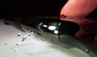 Slow Motion Footage Of Apple Watch Ejecting Water From Speaker