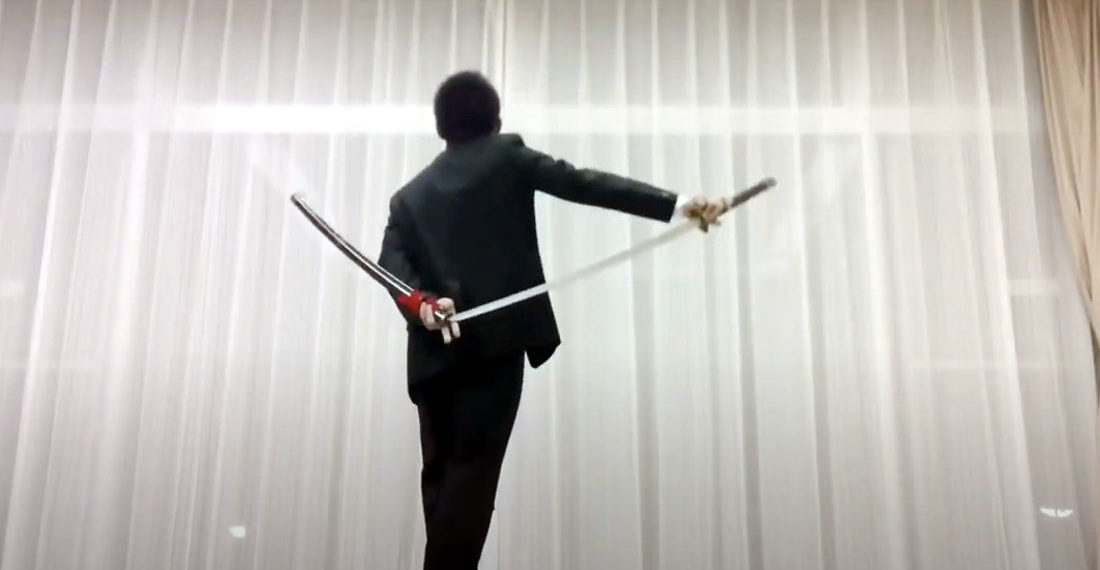 Samurai Sword Performer Demonstrates His Resheathing Tricks