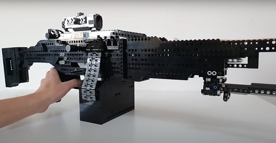 Guy Builds Functional LEGO Full/Semi-Auto Blowback Machine Gun