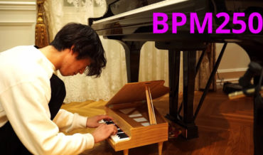 Pianist Plays Flight Of The Bumblebee On Toy Piano At Increasing Speed, Up to 250BPM
