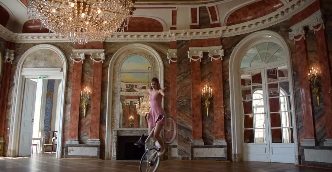 Oh Wow: Artistic Cyclist’s Beautiful Bicycle Ballet Routine