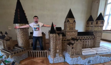 Tour Of A Massive 1,000,000+ Piece LEGO Hogwarts Castle