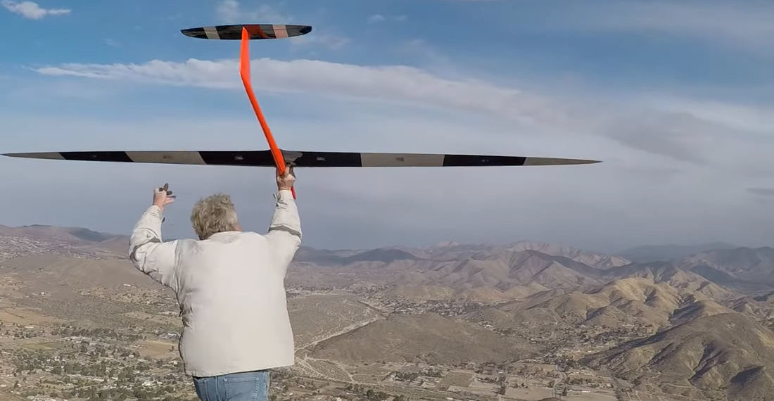 Unpowered Glider Sets New R/C Plane World Record At 548MPH Using Only The Wind