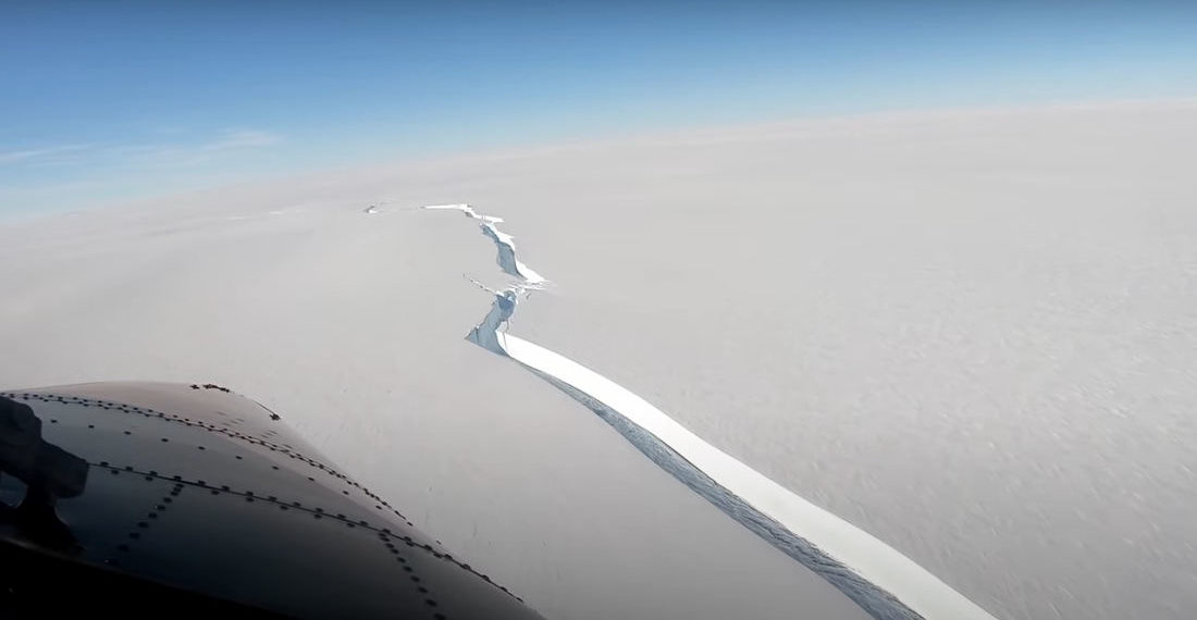 Flyover Of Massive Antarctic Ice Crack That Formed 490-Square Mile Iceberg