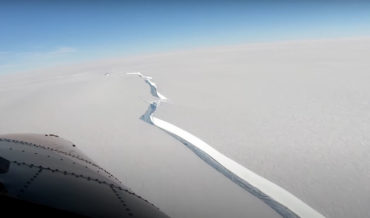 Flyover Of Massive Antarctic Ice Crack That Formed 490-Square Mile Iceberg