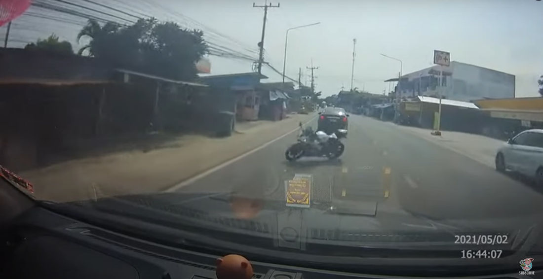 Riderless Motorcle Crashes In Road