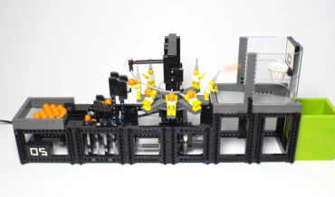 Clever LEGO Minifig Basketball Shooting Machine