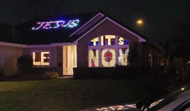 Home’s Entirely Inappropriate ‘LE TITS NOW’ (‘LET IT SNOW’) Holiday Decorating