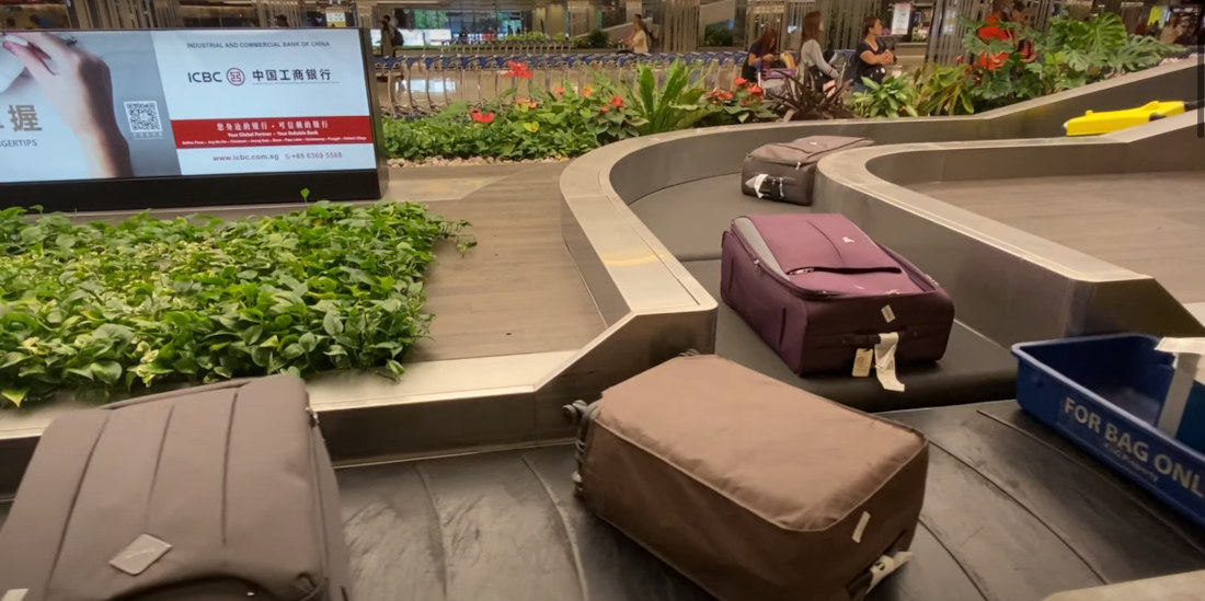 Clever Airport Baggage Carousel Makes Luggage Wait Its Turn To Ride