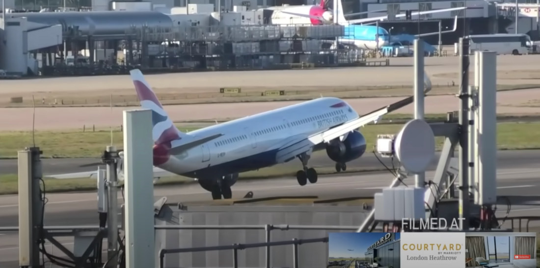 Video Of Airplane Aborting Landing After Touchdown Due To High Winds