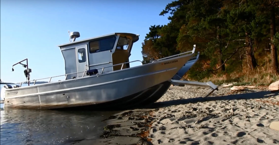 Boat With Robotic Feet That Can Pull Itself Ashore