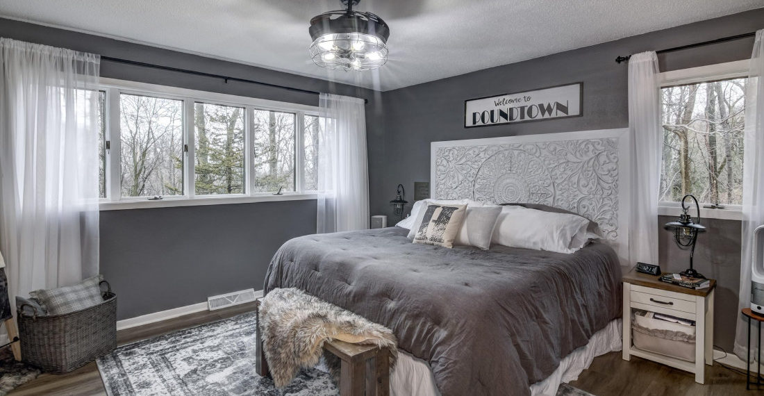 Homeowner Leaves Risque Sign Up In Bedroom For Real Estate Photos