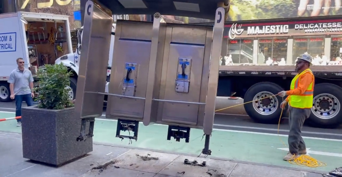 New York City Removes Its Last Public Pay Phone Booth