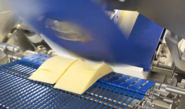 Industrial Cheese And Bacon Cutting Robot For Pre-Packaged Deli Slices