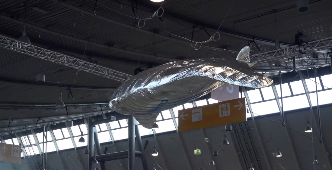 Giant Flying Inflatable Manta Ray Robot