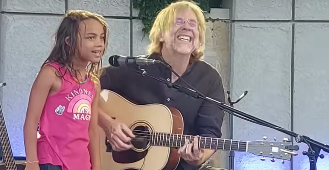 Phish’s Trey Anastasio Invites 7-Year Old To Sing On Stage With Him