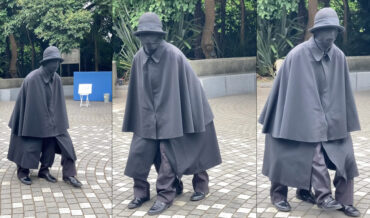 Freaky Deaky 4-Legged Street Performer In Japan