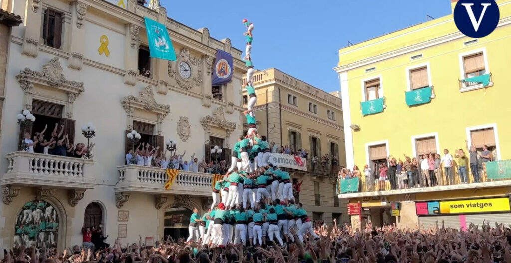 Spanish Human Tower Builders Set Record With A Tower 9-People High