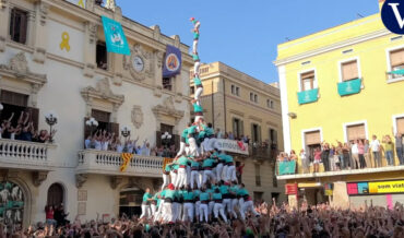 Spanish Human Tower Builders Set Record With A Tower 9-People High