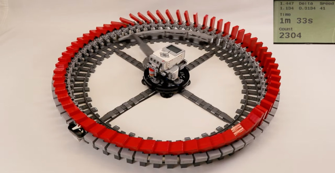 Falling LEGO Domino Infinity Loop