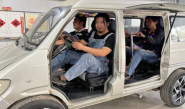 Man Converts Minivan Into 4-Person Mobile Gym