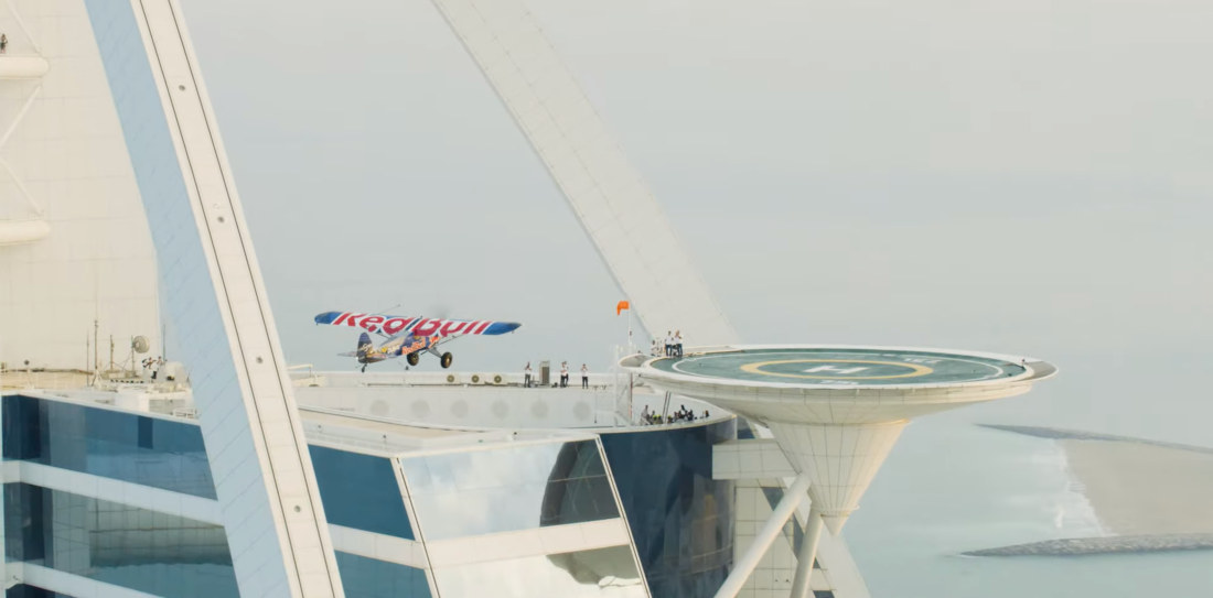 Stunt Pilot Lands Plane On Skyscraper’s Rooftop Helipad