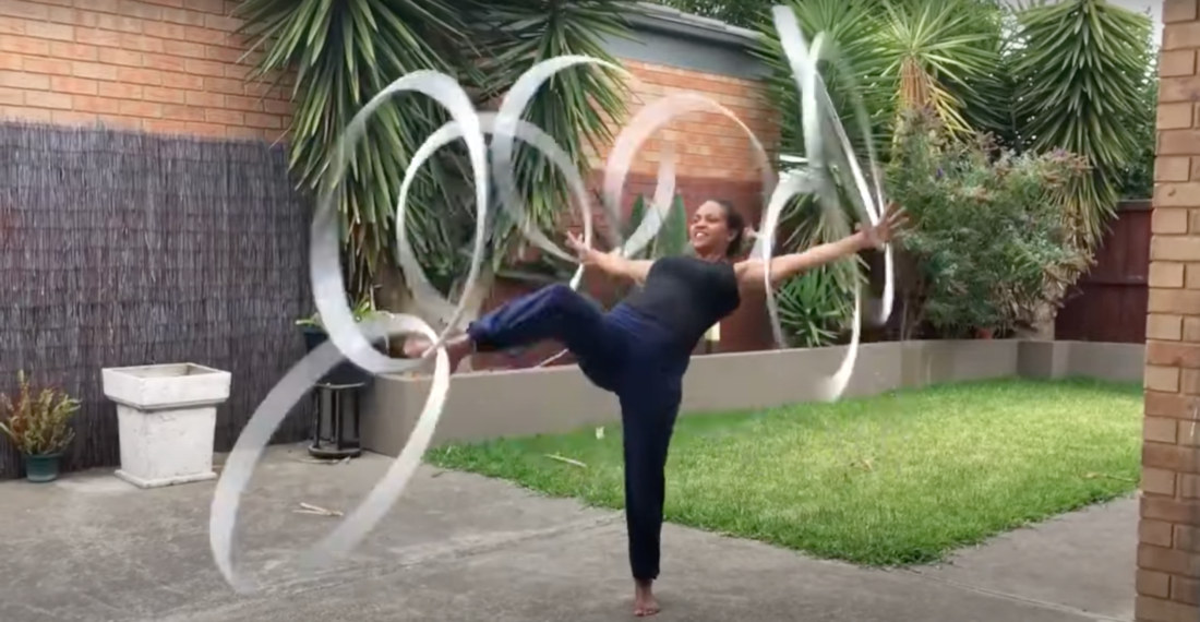 Woman Simultaneously Spins 8 Hula Hoops On All Her Extremities