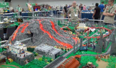 Take A Tour Of An Absolutely Massive Jurassic Park LEGO Build