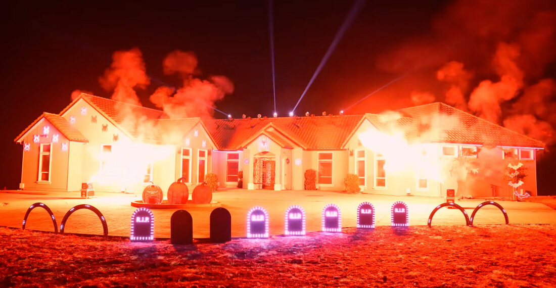 Home’s Extreme Halloween Light And Music Show