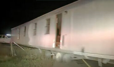 Police Chase Of Man Towing 70-Foot Mobile Home