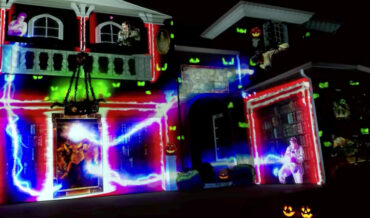 Incredible Projection Mapped Ghostbusters Halloween Show On Home’s Exterior