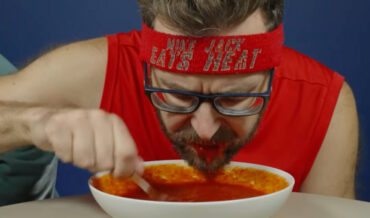Man Sets World Record For Most Hot Sauce Eaten In 3 Minutes w/ 2.48 Pounds