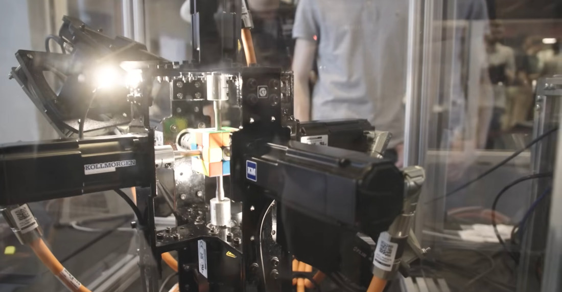 Robot Solves Rubik’s Cube In 0.103 Seconds, Sets New World Record