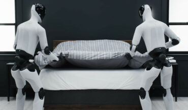 Two Humanoid Robots Make The Bed