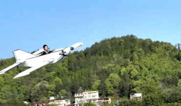 Building And Flying The World’s Smallest Manned Jet